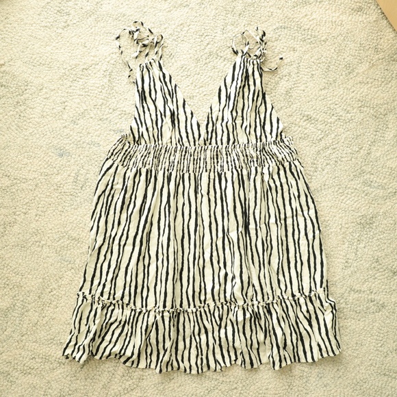 Black and White Striped Open Back Top - XL - Picture 2 of 7